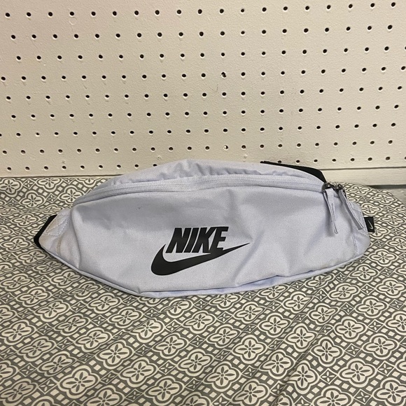 white fanny pack nike